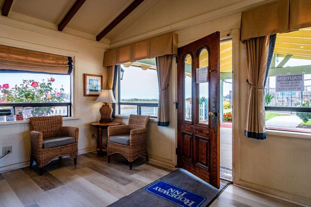 Rodeway Inn At خليج مورو المظهر الداخلي الصورة