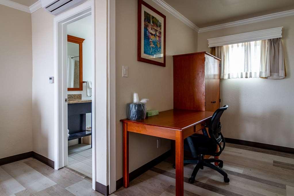 Rodeway Inn At خليج مورو الغرفة الصورة