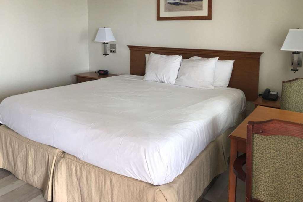 Rodeway Inn At خليج مورو الغرفة الصورة