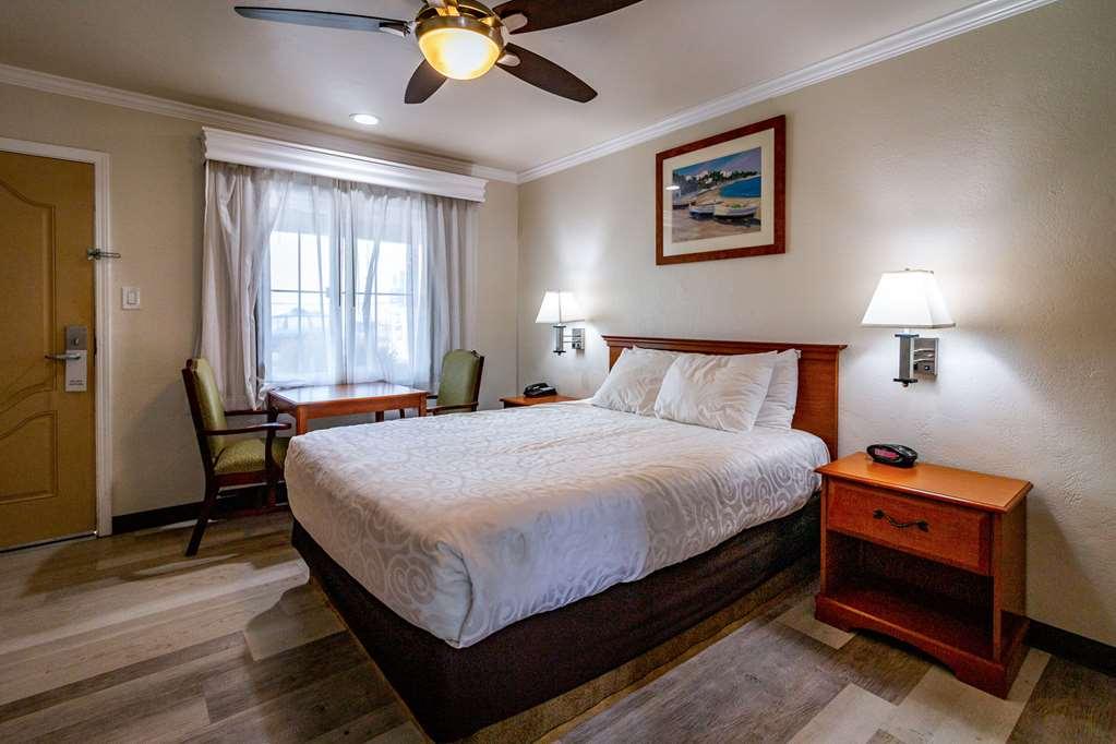 Rodeway Inn At خليج مورو الغرفة الصورة