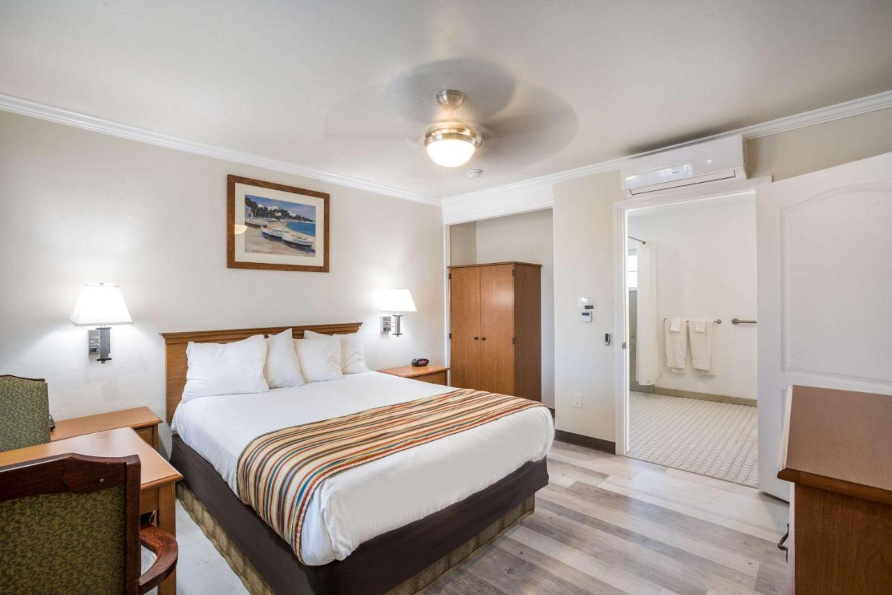 Rodeway Inn At خليج مورو المظهر الخارجي الصورة