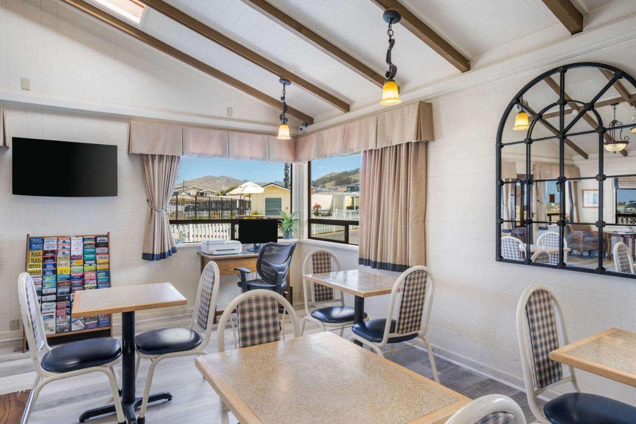 Rodeway Inn At خليج مورو المظهر الخارجي الصورة