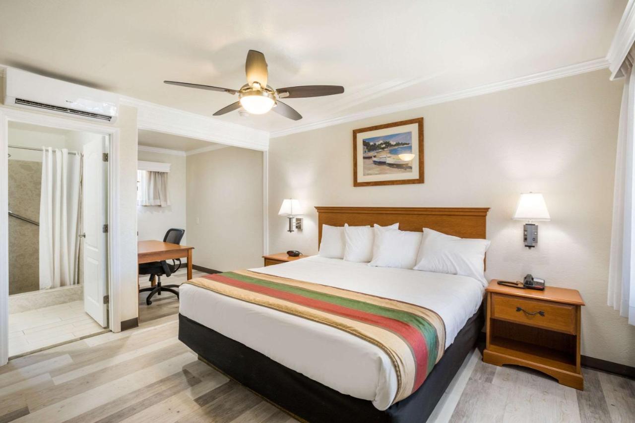 Rodeway Inn At خليج مورو المظهر الخارجي الصورة