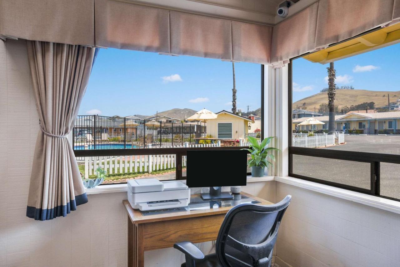 Rodeway Inn At خليج مورو المظهر الخارجي الصورة