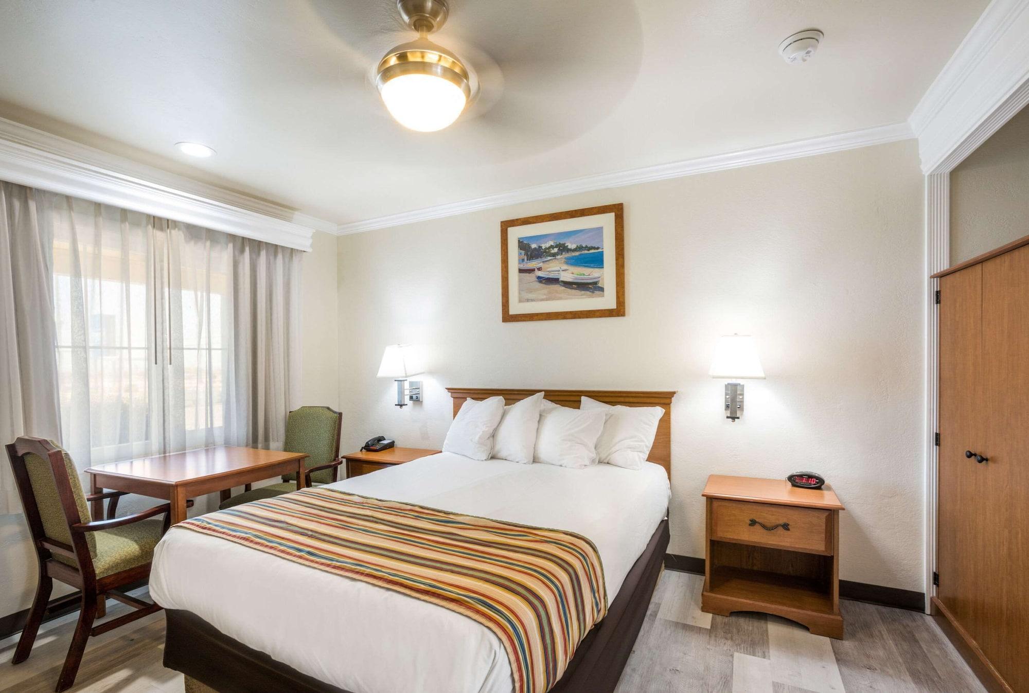 Rodeway Inn At خليج مورو المظهر الخارجي الصورة