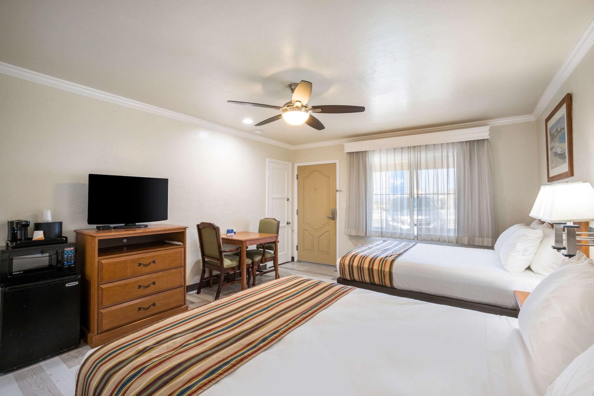 Rodeway Inn At خليج مورو المظهر الخارجي الصورة