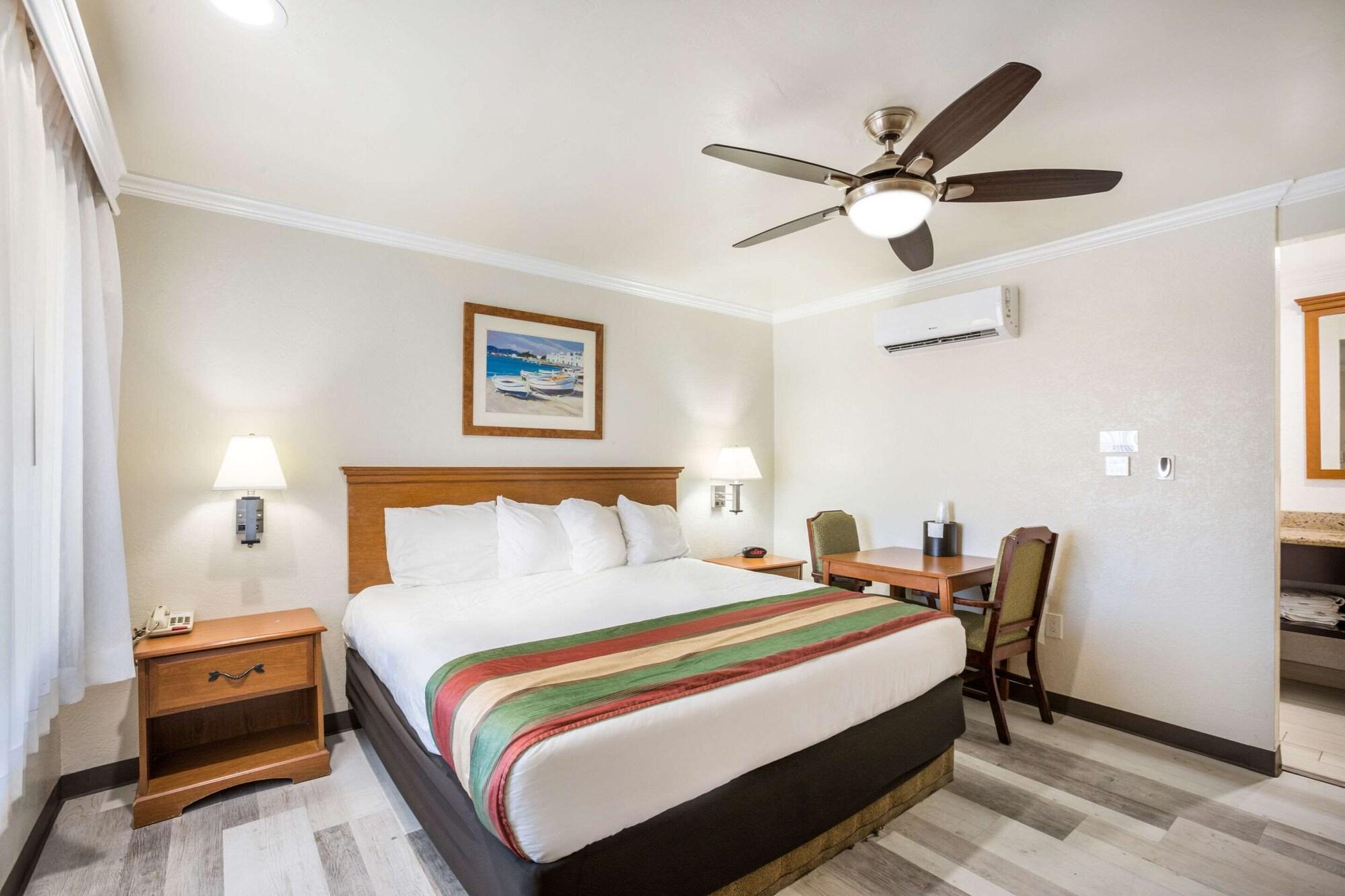 Rodeway Inn At خليج مورو المظهر الخارجي الصورة
