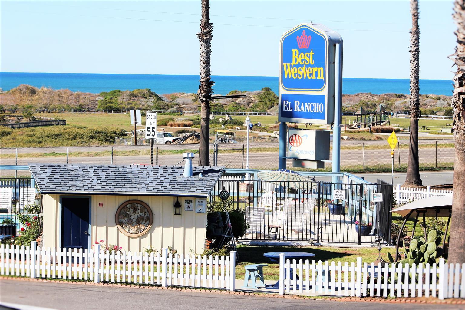 Rodeway Inn At خليج مورو المظهر الخارجي الصورة